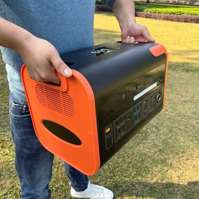Gerador de energia portátil exterior de 2200W Faixa de flutuação da tensão de saída 405*275*303 mm