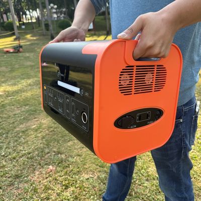 AT22 220V Potência portátil 2200W Pico 4400W Bateria de lítio para acampamento e emergências