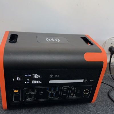 800W Max Sistema de inversor de estação de energia solar para carregamento de automóveis para uso externo e de emergência