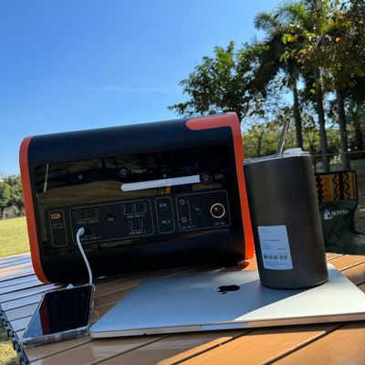 Carregamento sem fio Energia solar portátil 2200W Tabela de espera móvel para acampamento de carros negros
