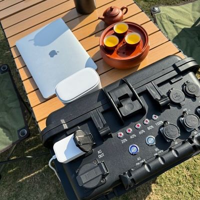 Estação eléctrica de 6 kW preta ABS liga de alimentação portátil para aventuras ao ar livre
