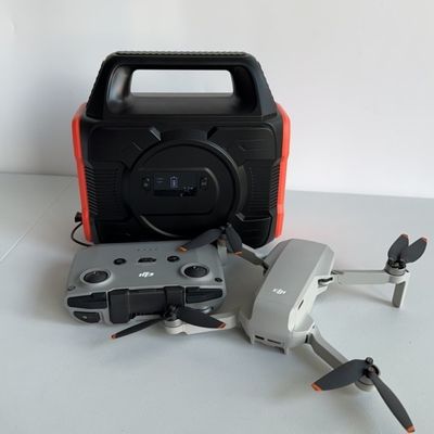 Gerador portátil reciclável de 300W de grande capacidade para acampamento ao ar livre e carregamento de drones