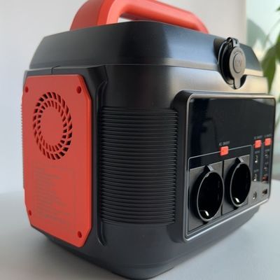 Banco de carregamento de bateria LiFePO4 600W Potência móvel com QC3.0 de saída 18W e iluminação LED 11W