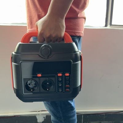 Gerador solar portátil de 600W com saída de energia móvel USB DC AC tipo C é MPPT