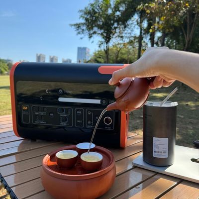 Iluminação LED de acampamento de 300W Gerador de energia solar móvel Estação de energia de emergência portátil AT22