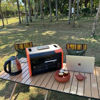 Iluminação LED de acampamento de 300W Gerador de energia solar móvel Estação de energia de emergência portátil AT22