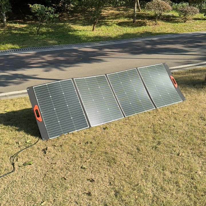 Painéis solares dobráveis carregam telefones celulares com 22,8% de eficiência de conversão em movimento