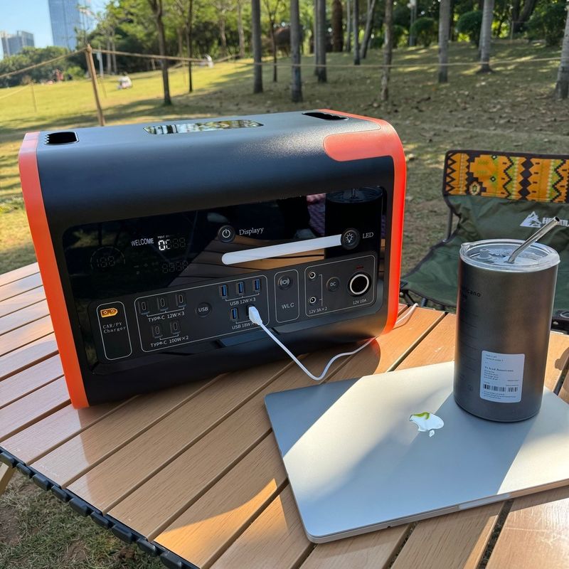 Gerador de energia portátil exterior de 2200W Faixa de flutuação da tensão de saída 405*275*303 mm
