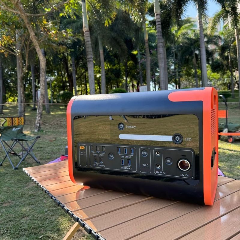 AC/DC/tipo-C/PV Carregamento Gerador solar móvel de 2200W com carregamento sem fio portátil