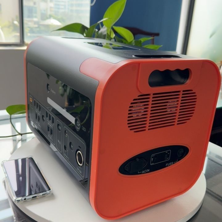 15W Carregamento sem fio Iluminação LED Estação de energia móvel portátil para carro e sistema solar