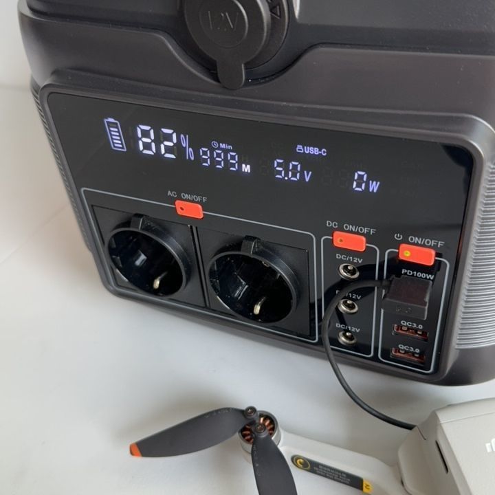 600W Fornecimento de energia de armazenamento de energia de lítio portátil de viagem com painel solar de carregamento 60W