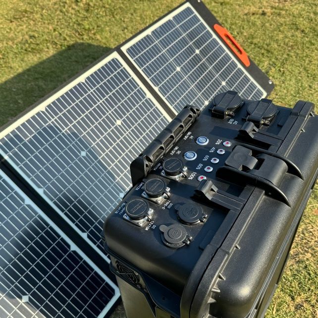 4000W Manufacturer′ S Maximum Discount Solar Mobile Power Supply Power Station